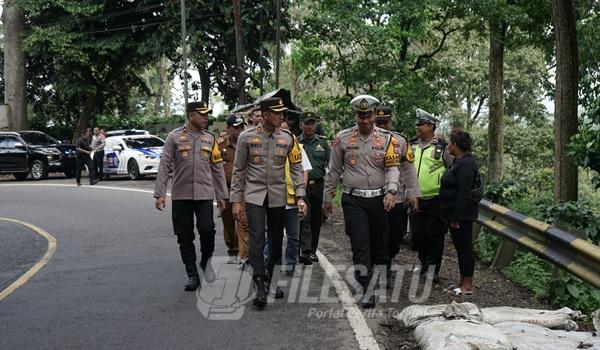 Jalan Lintas Gumitir Retak, Kapolres Jember Himbau Kendaraan Berat Lewat Jalur&nbsp;Pantura