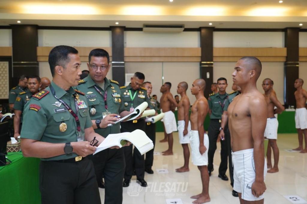 Pangdam IX/Udayana Pimpin Sidang Pantukhir Calon Prajurit Tamtama TNI&nbsp;AD