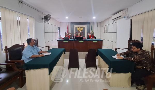 Warga Rawagabus Gugat Pemda Karawang Buntut Ibunya Alami Kecelakaan Gegara kondisi Drainase Tidak&nbsp;Rapi