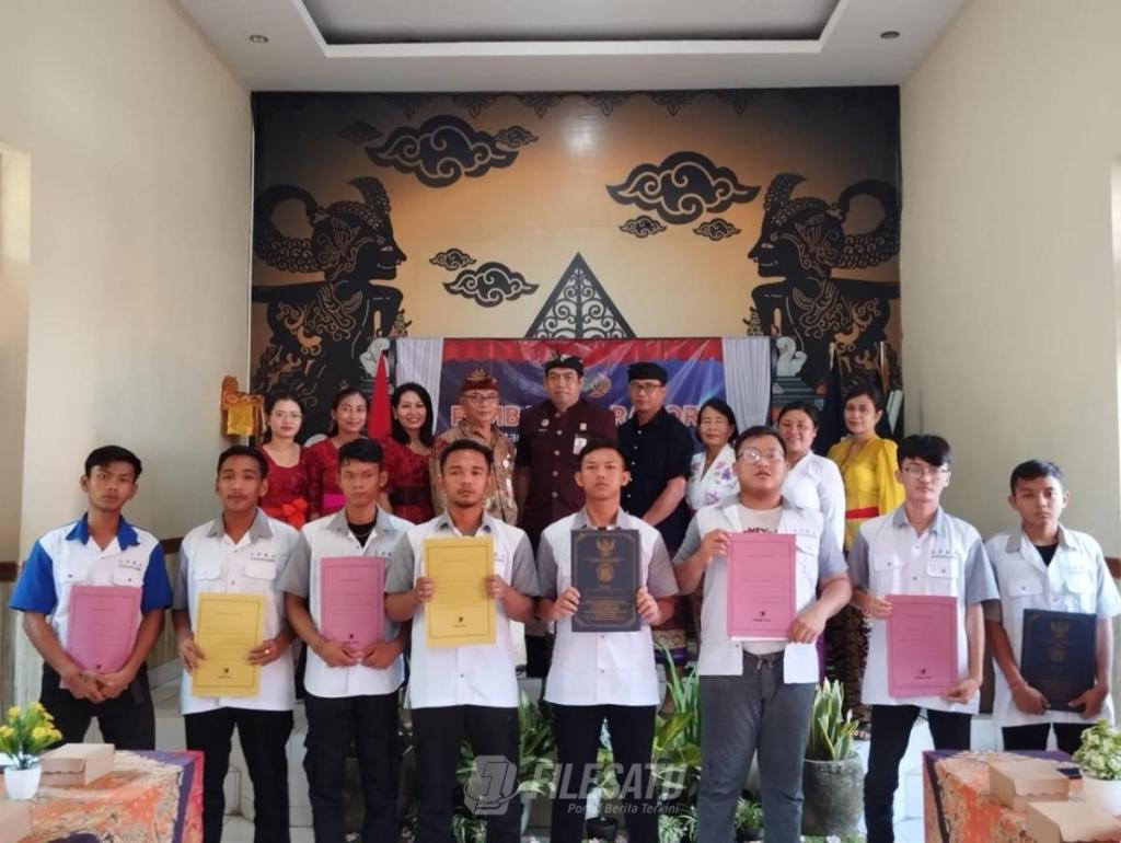 Jeruji Besi Tak Jadi Halangan LPKA Karangasem Menerima Raport Kejar Paket A dan B