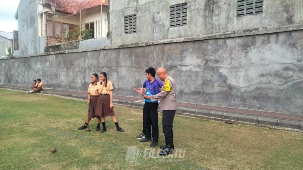 Bhabinkamtibmas Polsek Denbar Atensi Pertandingan Wood Ball Dalam Rangka HUT SMP 13&nbsp;Denpasar