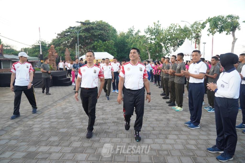 Pangdam IX/UDY Dan Kapolda Bali Olahraga Bersama di Kuta