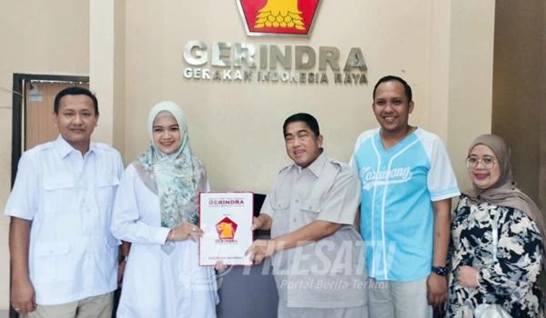 Resmi Kembalikan Formulir Pendaftaran, Gina Tegaskan Siap Nyalon Bupati Karawang&nbsp;2024