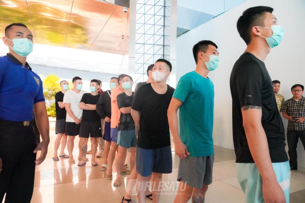 Ditjen Imigrasi Deportasi dan Cekal 13 WNA Asal Taiwan Pelaku Kejahatan Berat