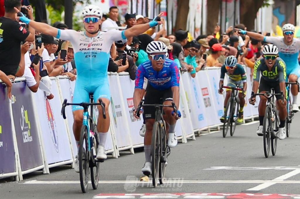 Tour de Banyuwangi Ijen Etape 2, Diwarnai Crash Pembalap Estonia Berhasil tercepat