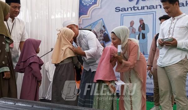 Anak Yatim dan Lansia di Karawang Peroleh Santunan dari PT. Ray Hikmah&nbsp;Jaya