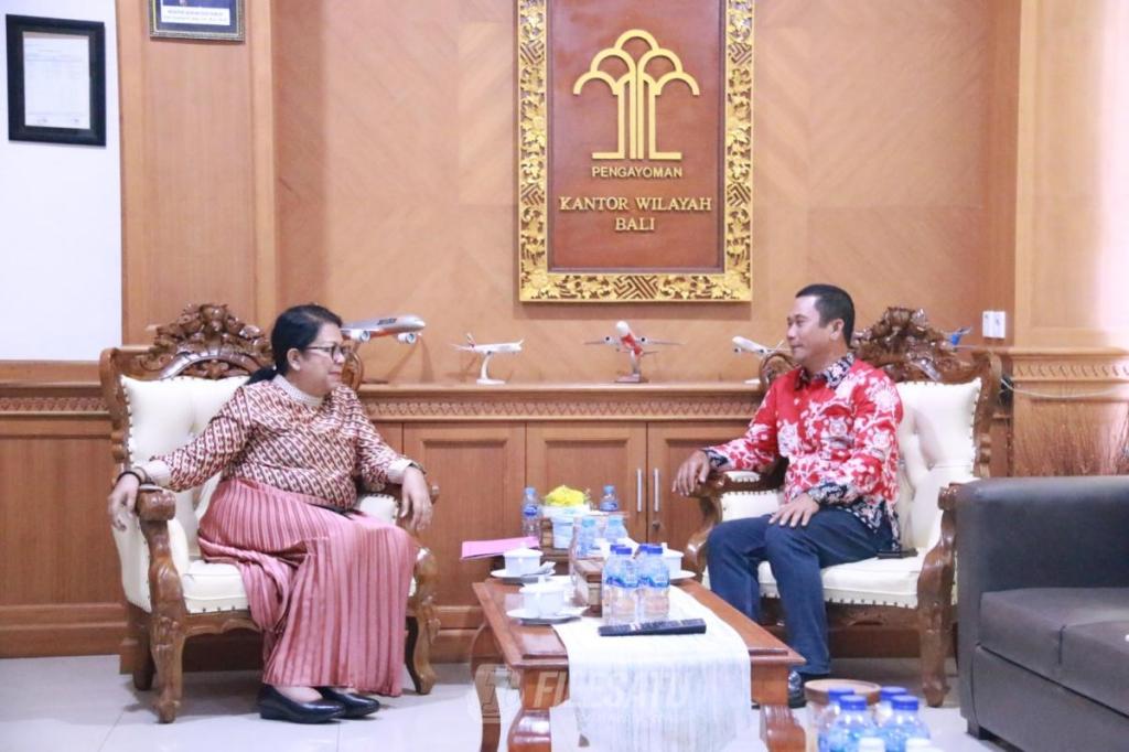 Sinergi Memperkuat Pelayanan Hukum, Kakanwil Kemenkumham Bali Audiensi Pengurus INI Wilayah Bali