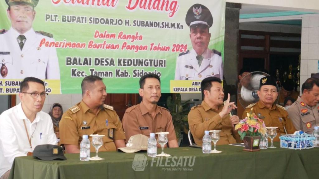 Tinjau Langsung, Plt Bupati Pastikan Bantuan Beras Tahap 3 Tepat&nbsp;Sasaran