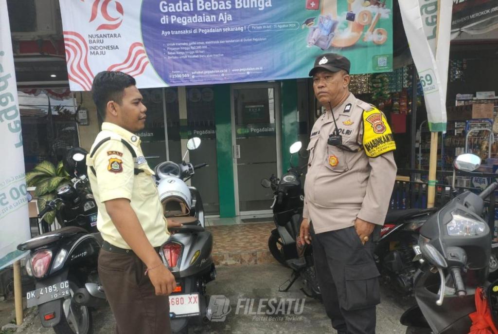 Beri Himbauan Kamtibmas, Bhabinkamtibmas Polsek Denbar Aktif Sambangi Masyarakat Binaannya