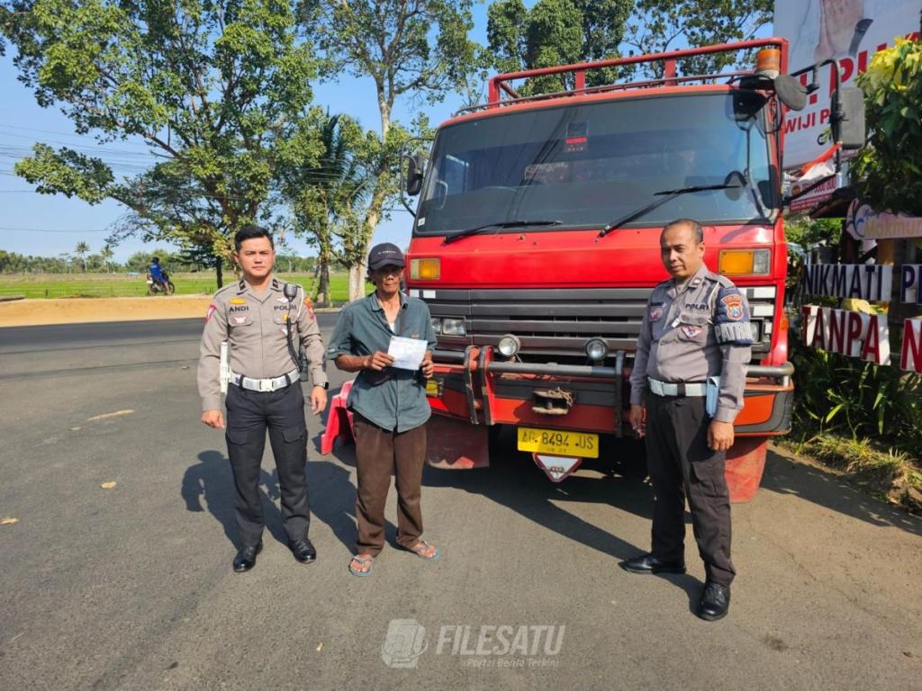 Satlantas Polres Malang Tindak Tegas Pengendara Truk Overload yang Viral di Malang