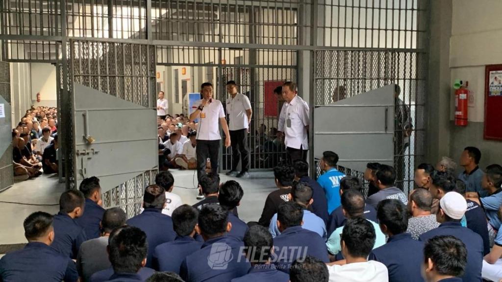 Berikan Arahan Kepada Warga Binaan, Kalapas Kerobokan : Jaga Perilaku dan Taati Peraturan