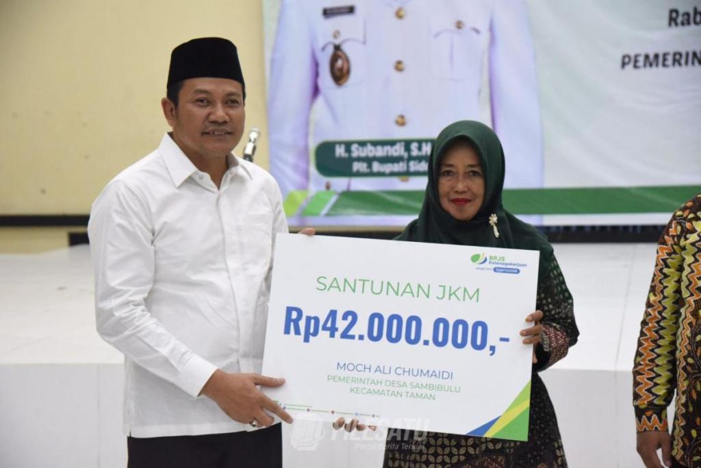 Plt. Bupati Sidoarjo Beri Jaring Pengaman Sosial untuk RT/RW dengan BPJS Ketenagakerjaan