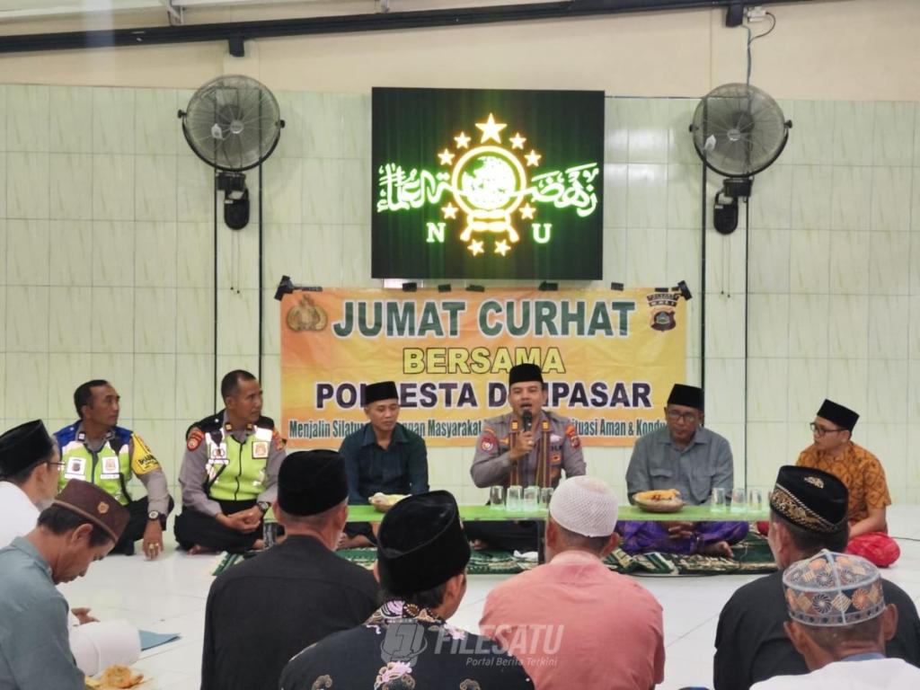 Pererat Silaturahmi Polresta Denpasar Gelar Jumat Curhat Di Mushola Baithul Muslimin Sanur