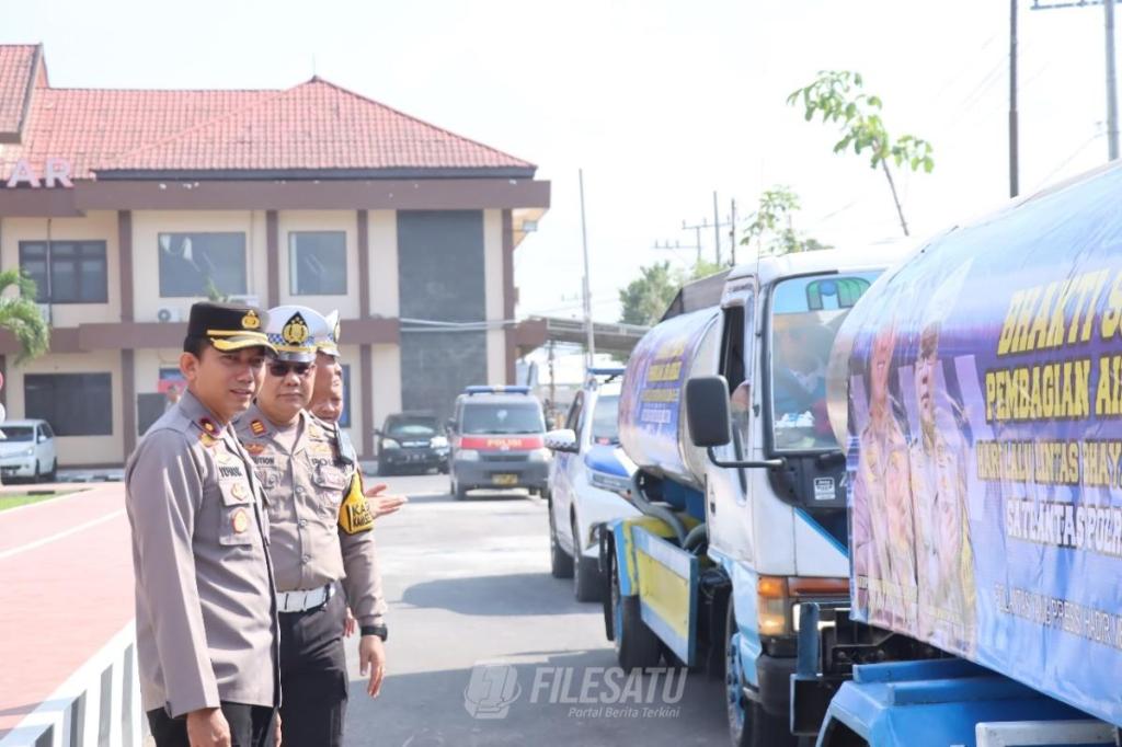 HUT Lalu Lintas ke-69, Polres Blitar Bakti Sosial Peduli Kekeringan