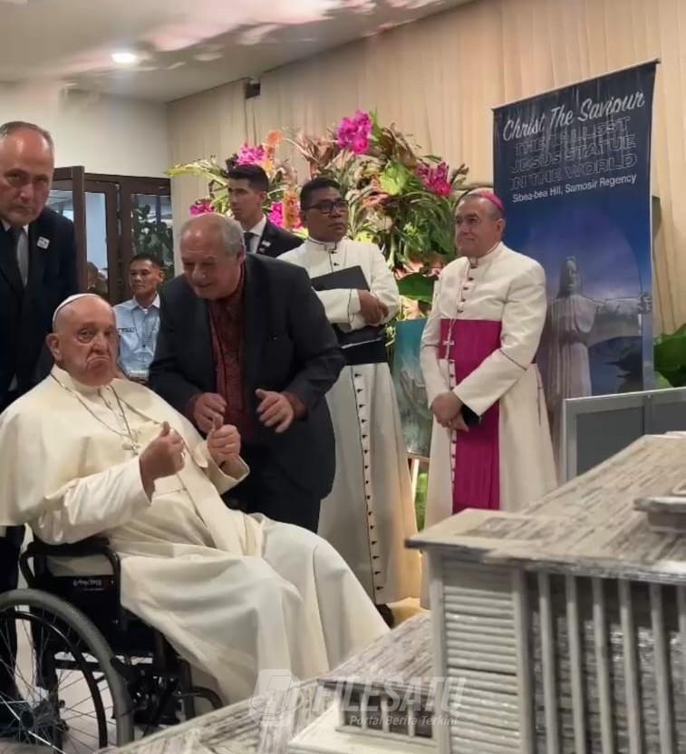 Miniatur Gereja Katedral Hasil Karya WBP Lapas Narkotika Bangli Turut Menyambut Kunjungan Apostolik Paus Fransiskus ke Indonesia